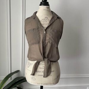 4/$24 🧡 Garage Button down sleeveless top~